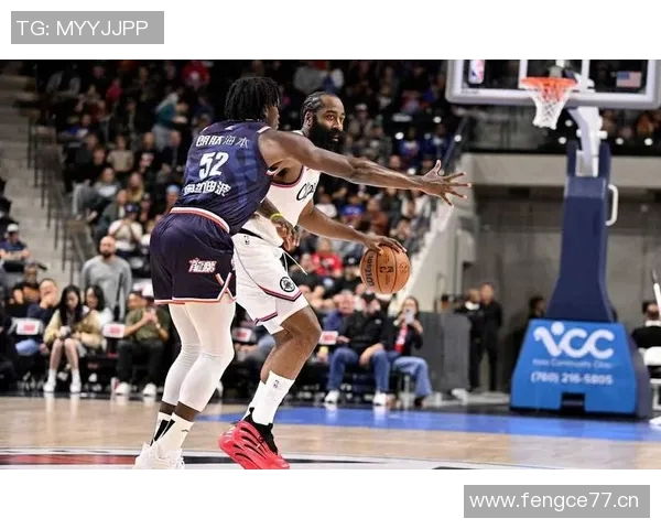 小卡季前赛首次下半场亮相表现平平拿到15分2板2助1帽展现潜力 小卡季前赛首次下半场亮相表现平平拿到15分2板2助1帽展现潜力